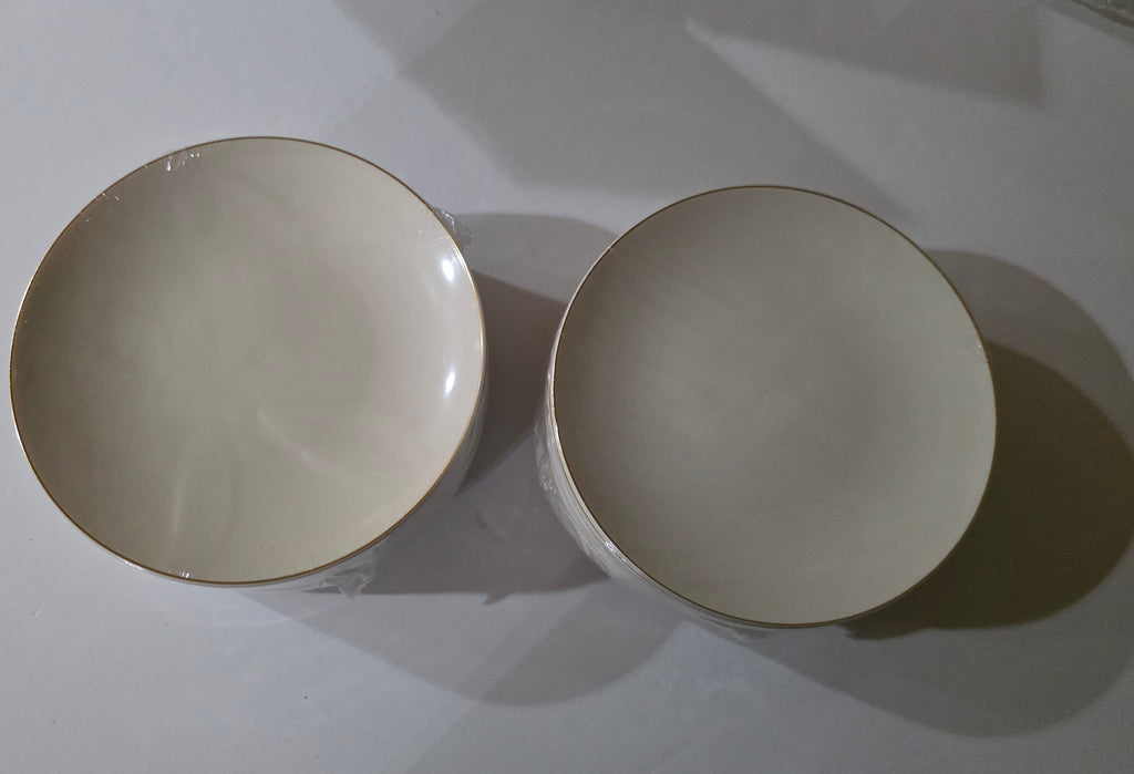 Nervure 100Pcs Ivory and Gold Plastic Plates, 7.5?Disposable Dessert Plates