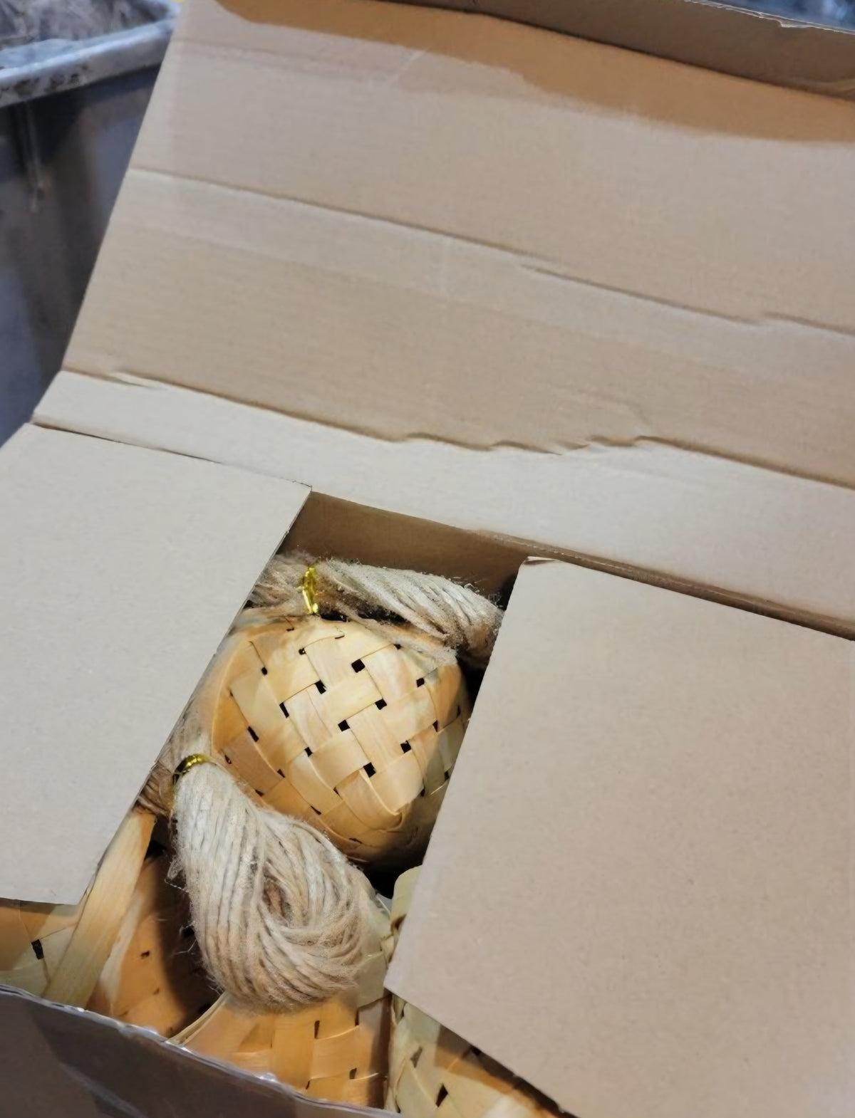 LemonRoad 20 Sets She's Fresh Off The Market Mini Wooden Woven Basket with Card Wood Mini Flower *