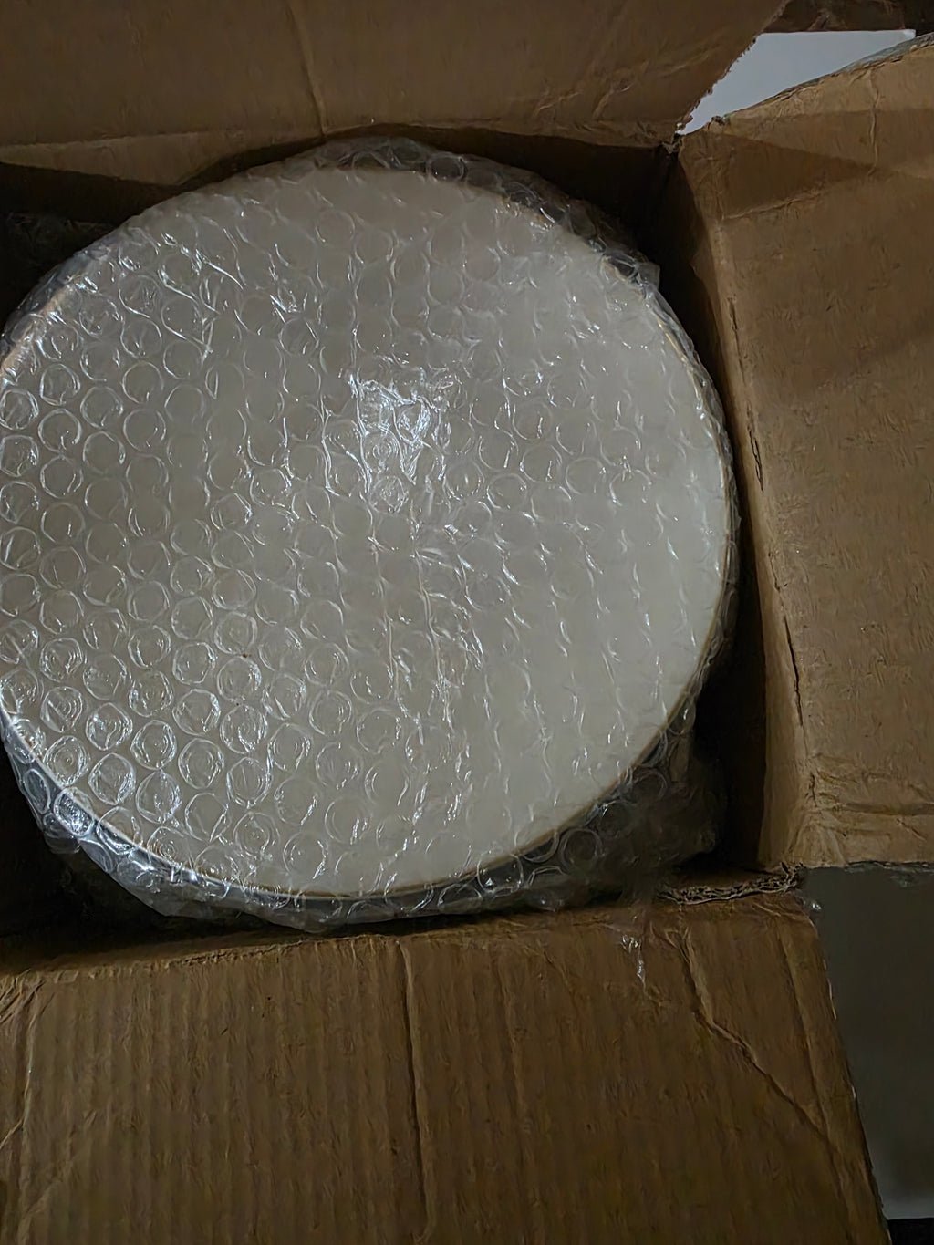 Nervure 100Pcs Ivory and Gold Plastic Plates, 7.5?Disposable Dessert Plates