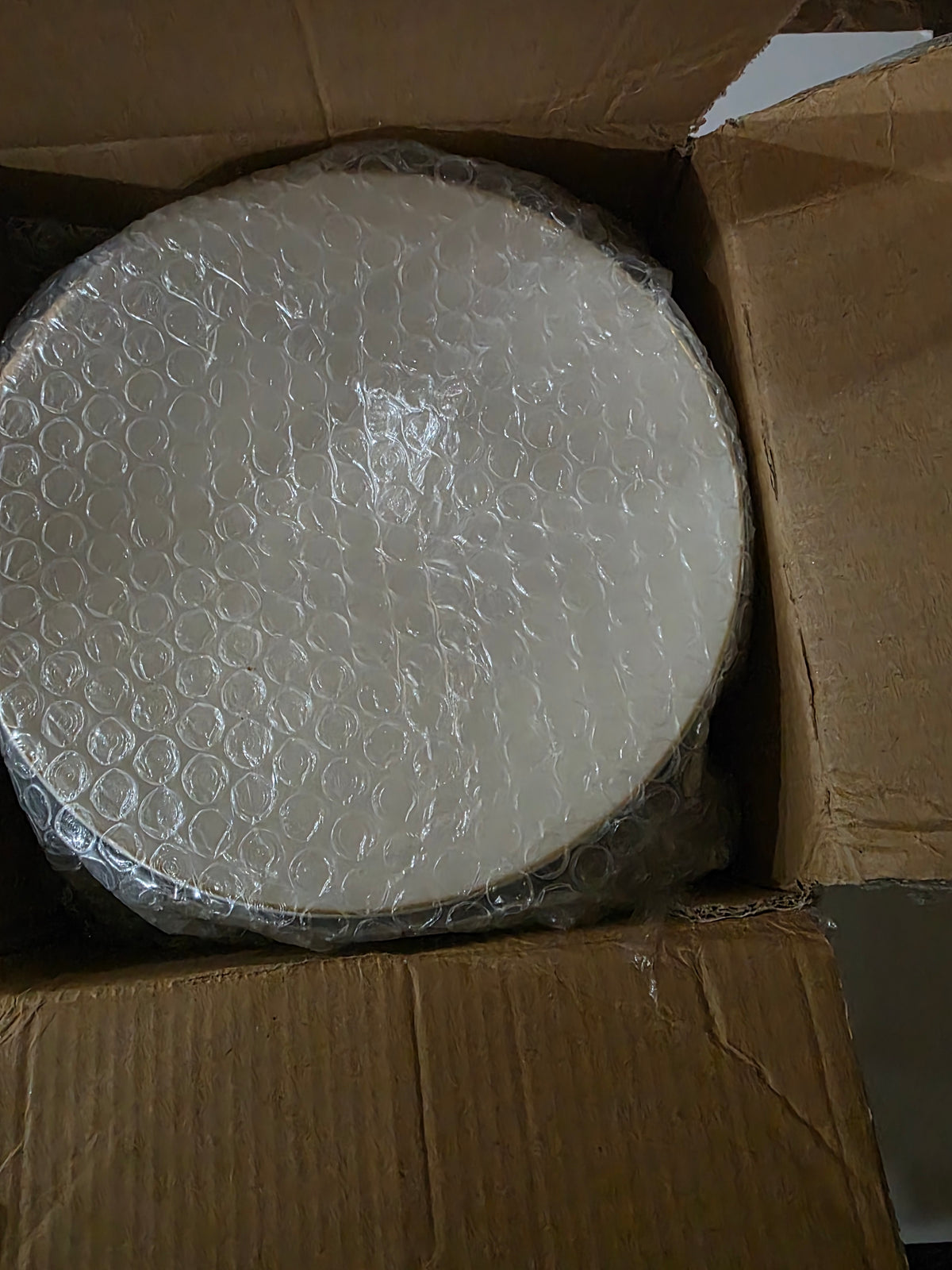 Nervure 100Pcs Ivory and Gold Plastic Plates, 7.5?Disposable Dessert Plates
